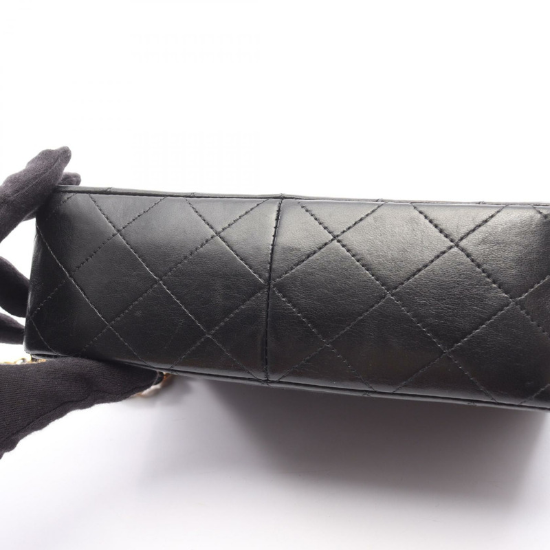 香奈兒 (CHANEL) 迷你絎縫 20 鏈條肩背斜背包，黑色皮革，金色五金，二手 CC-11