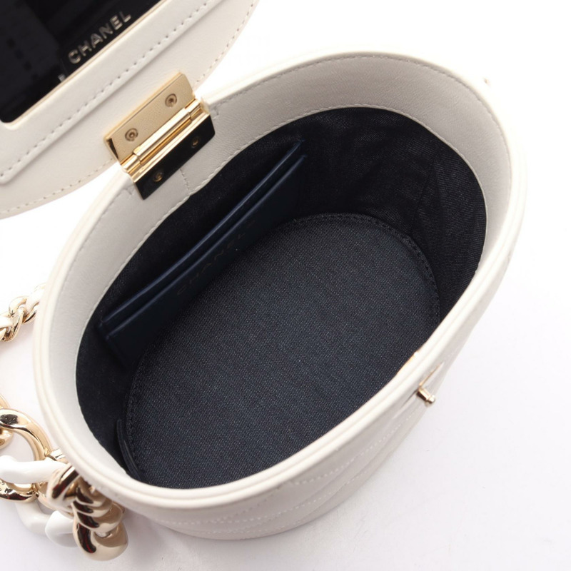 香奈兒 (CHANEL) 絎縫鏈條肩背斜背化妝包，羊皮材質，白色，金色五金，二手-2