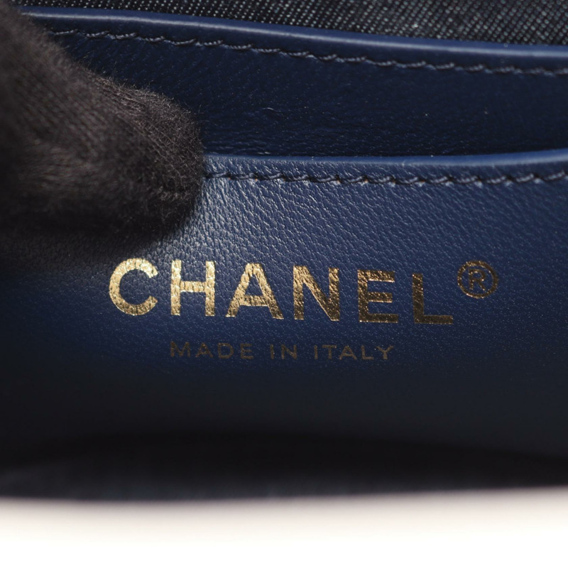 香奈兒 (CHANEL) 絎縫鏈條肩背斜背化妝包，羊皮材質，白色，金色五金，二手-3