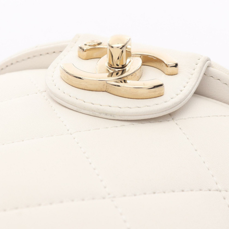 香奈兒 (CHANEL) 絎縫鏈條肩背斜背化妝包，羊皮材質，白色，金色五金，二手-6