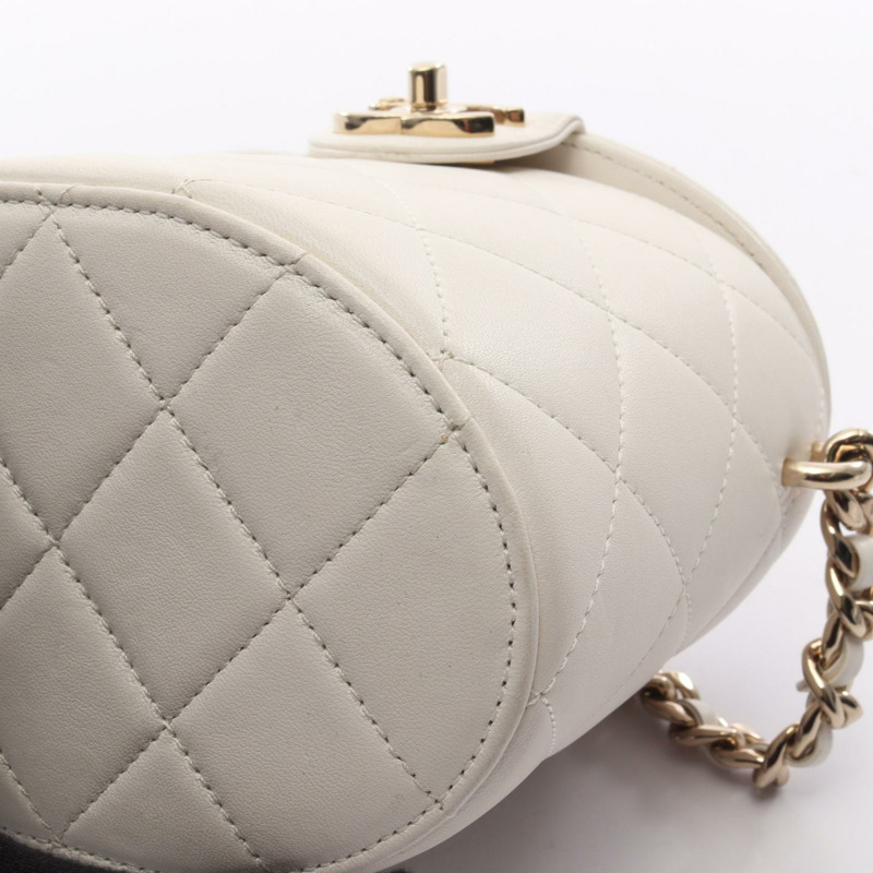 香奈兒 (CHANEL) 絎縫鏈條肩背斜背化妝包，羊皮材質，白色，金色五金，二手-7