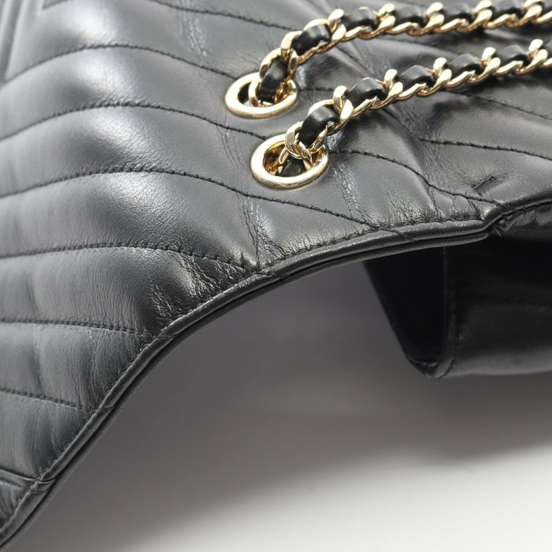 香奈兒 (CHANEL) 黑色羊皮人字紋V型縫線全翻蓋肩背包，二手女款，金色五金配件-7