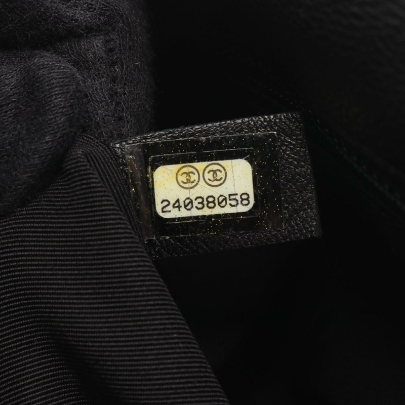 香奈兒 V 字縫線人字紋肩背包，粒面小牛皮，黑色，二手，女士，帶五金配件-4