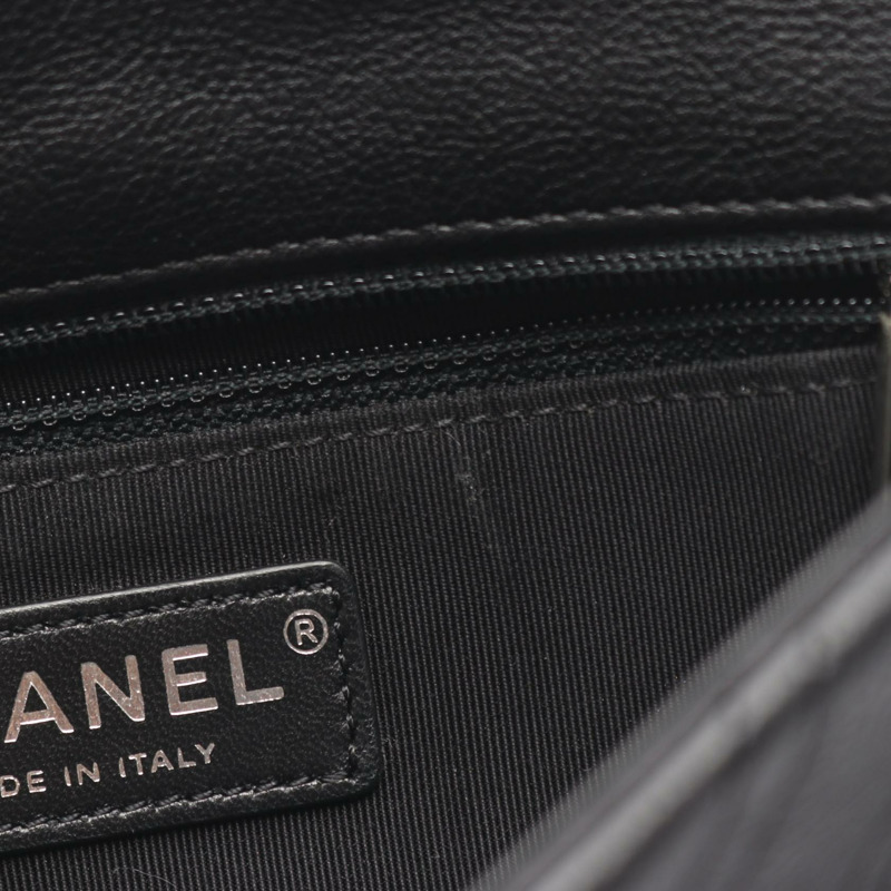 香奈兒 V 字縫線人字紋肩背包，粒面小牛皮，黑色，二手，女士，帶五金配件-5