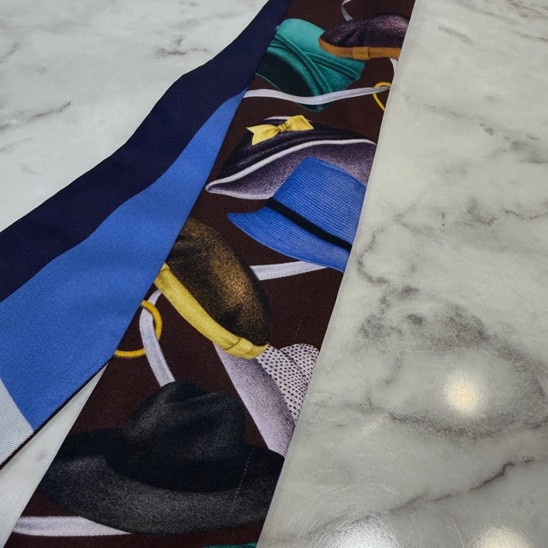 Dior 咖啡底各式帽子圖案拼深淺藍Twilly-2