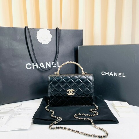 專櫃價7.8折！Chanel香奈兒  24P新款 黑金珍珠手柄 黑色油臘皮風琴包 小羊皮材質菱格紋  超美珍珠手柄 斜挎手提都很美