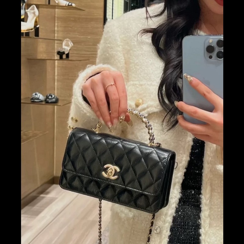 專櫃價7.8折！Chanel香奈兒  24P新款 黑金珍珠手柄 黑色油臘皮風琴包 小羊皮材質菱格紋  超美珍珠手柄 斜挎手提都很美-2