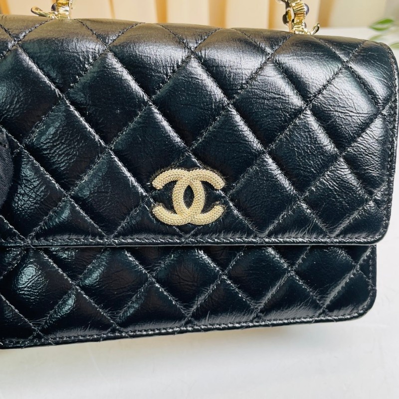 專櫃價7.8折！Chanel香奈兒  24P新款 黑金珍珠手柄 黑色油臘皮風琴包 小羊皮材質菱格紋  超美珍珠手柄 斜挎手提都很美-10