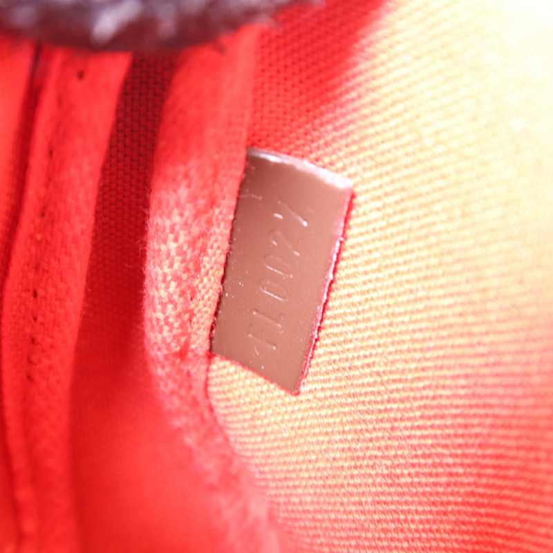 LOUIS VUITTON Damier Mini Pochette Accessoires金扣手挽袋-7