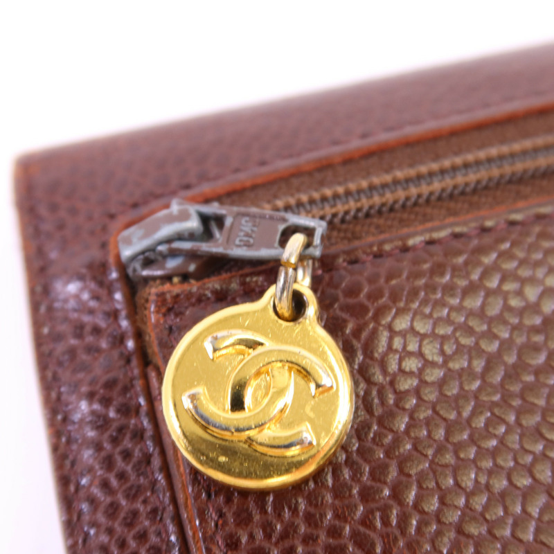 CHANEL 牛皮皮革Bifold Wallet金扣錢包-10