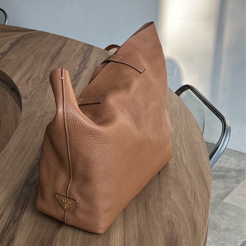 Prada 咖啡色托特包 鹿皮