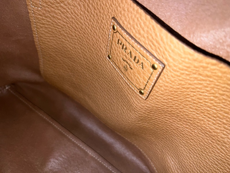 Prada 咖啡色托特包 鹿皮（少見的皮革款）-12