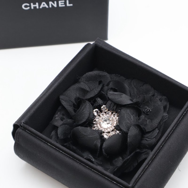 CHANEL 25A山茶花水鑽胸針-6