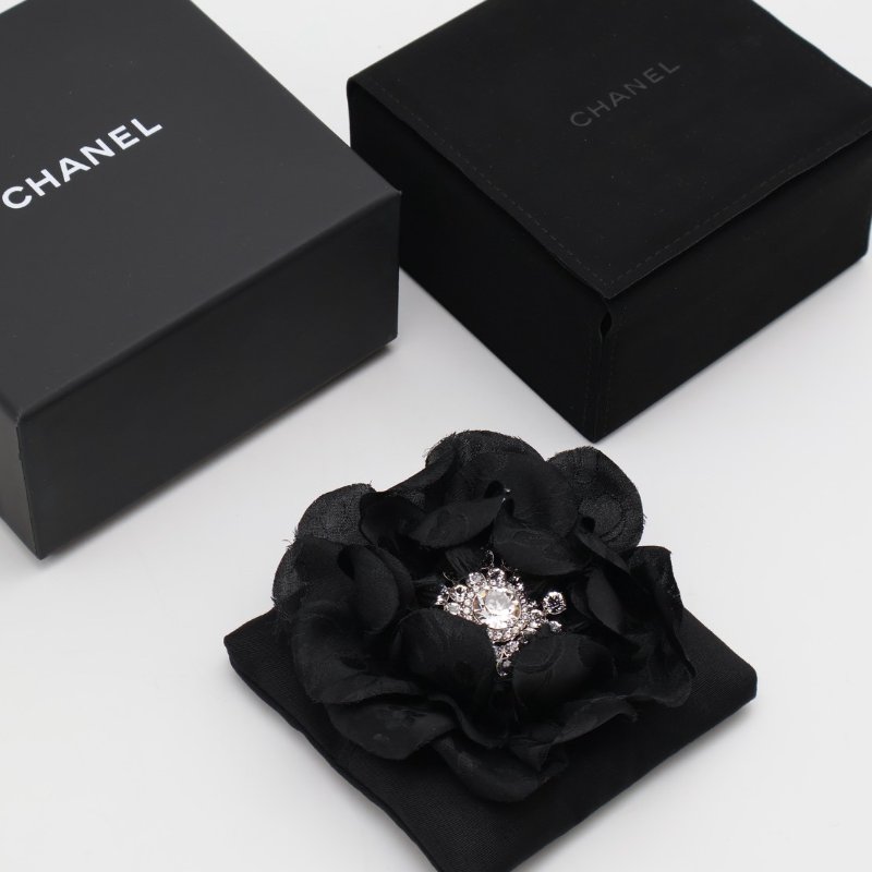 CHANEL 25A山茶花水鑽胸針-7