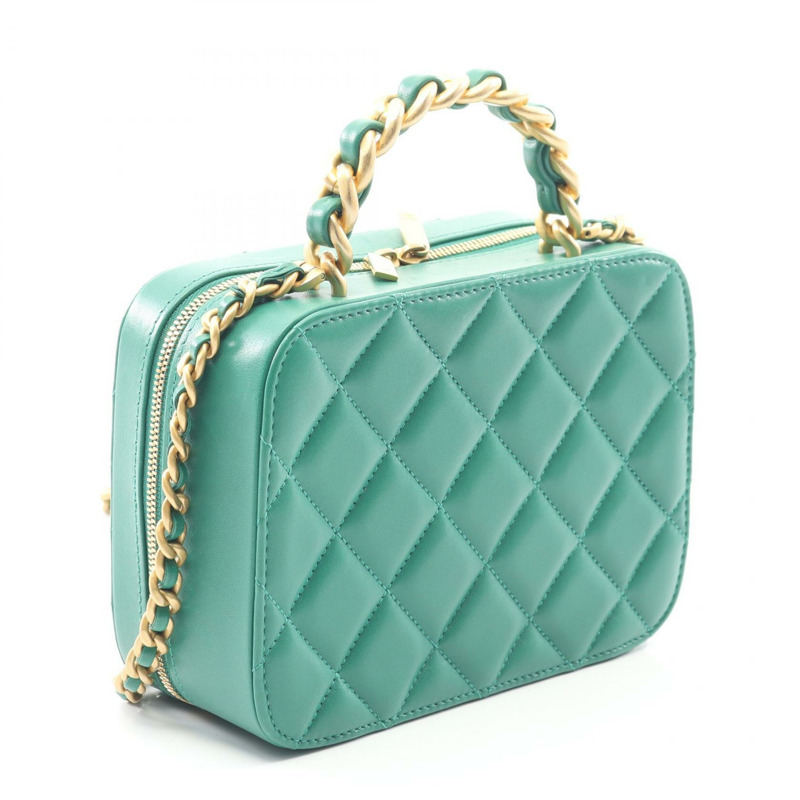 香奈兒 (CHANEL) 絎縫鏈條肩背斜背化妝包，綠色皮革，金色五金，二手 CC-1