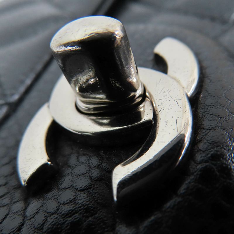 黑色 荔枝紋牛皮 Mini Matelasse 鍊帶肩背包 銀扣 無卡【CHANEL 香奈兒】 A35200-15