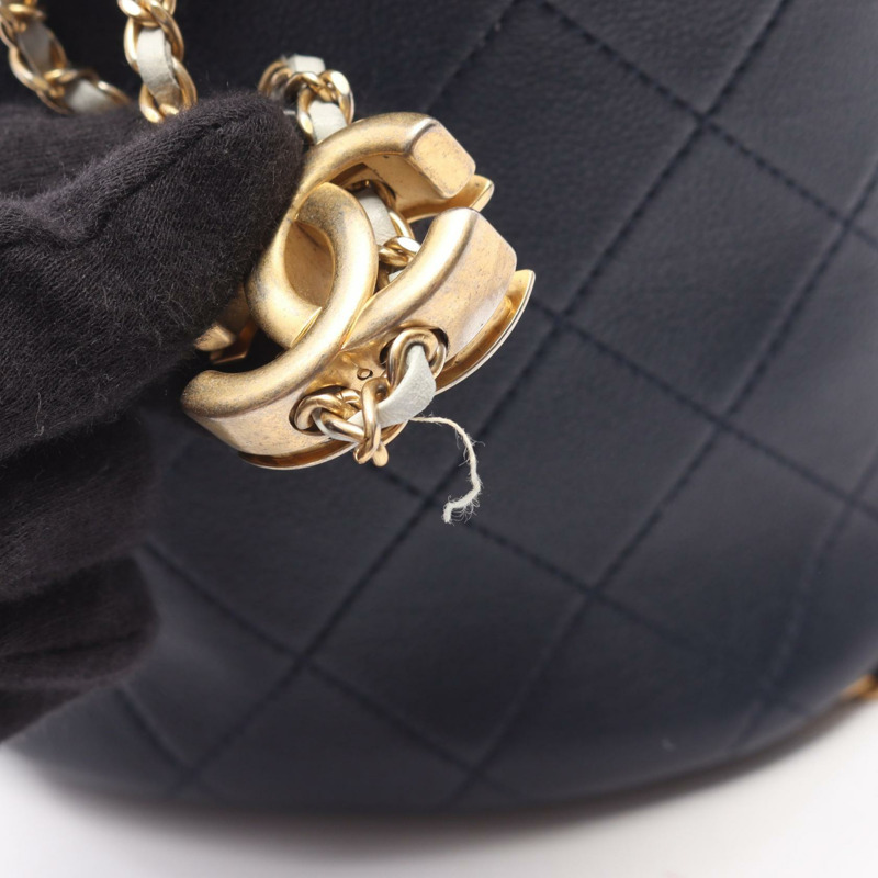 香奈兒 Matelasse 小號水桶包，皮革面料，海軍藍，金色五金-5