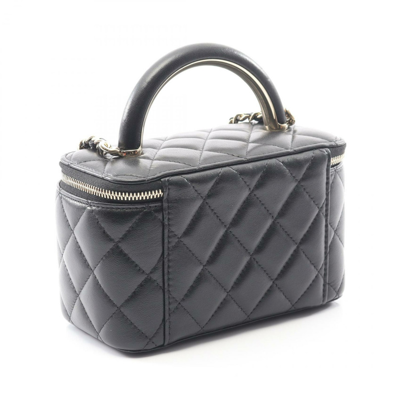 香奈兒 (CHANEL) Matelasse 絎縫鏈條斜挎包，羊皮材質，黑色，二手，金色五金-1