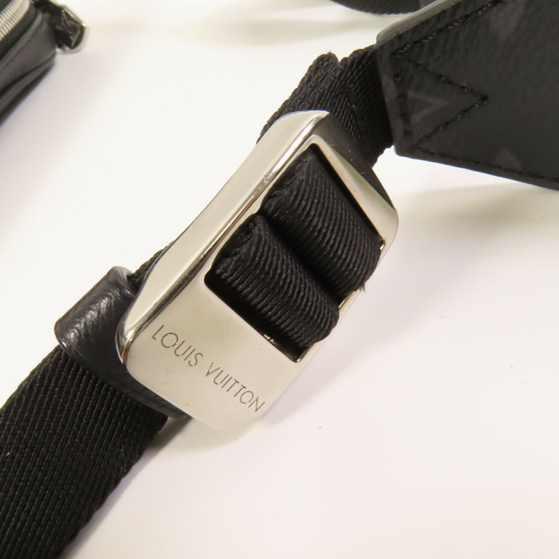 LOUIS VUITTON Monogram Eclipse/Taiga Outdoor Messenger銀扣肩背袋-5