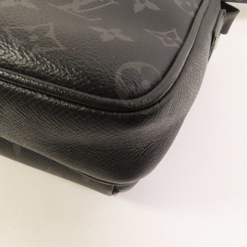 LOUIS VUITTON Monogram Eclipse/Taiga Outdoor Messenger銀扣肩背袋-12