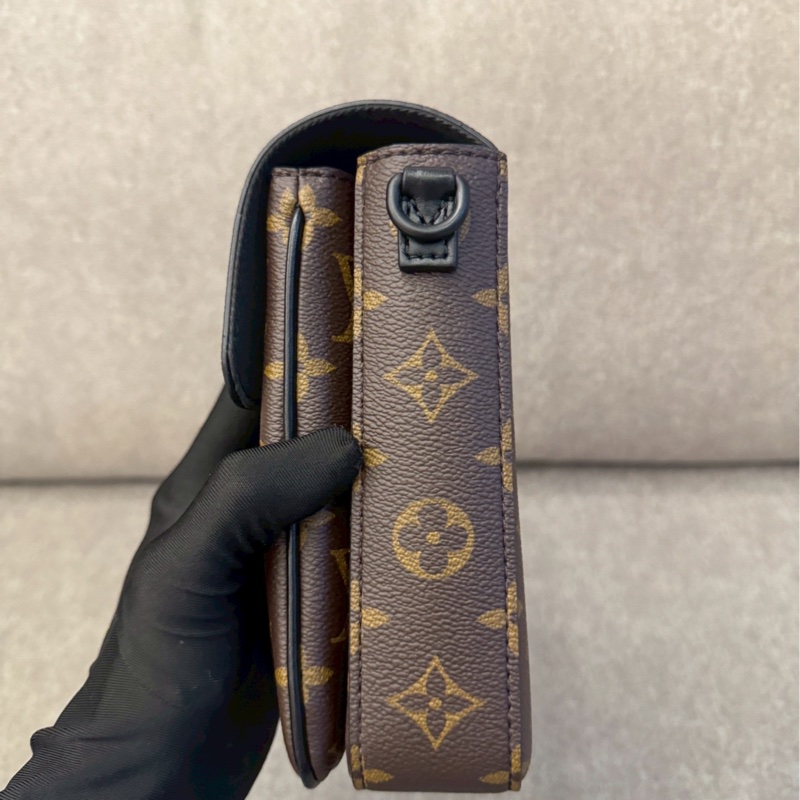 LV s-lock磁吸老花側背包-3