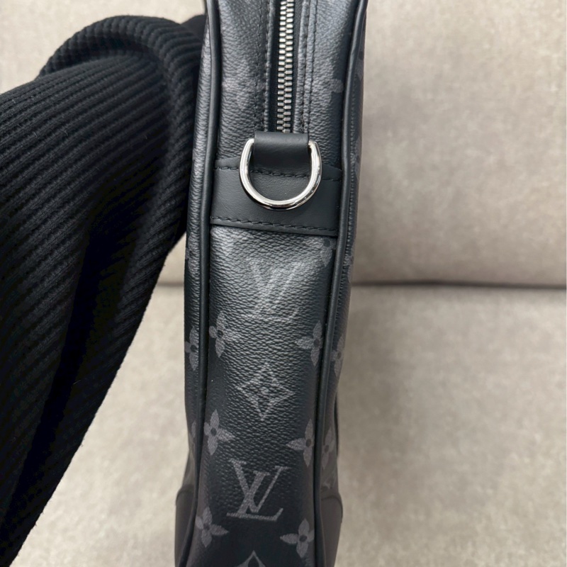 LV新款黑老花公事包-1