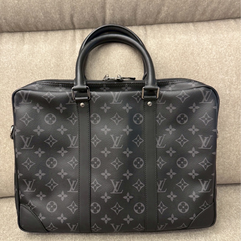 LV新款黑老花公事包-3