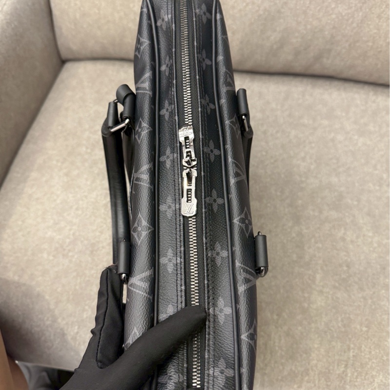 LV新款黑老花公事包-6