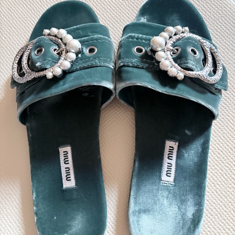 Miu Miu 翡翠綠天鵝絨平底鞋-0