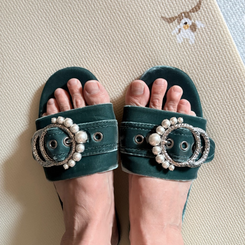 Miu Miu 翡翠綠天鵝絨平底鞋-5