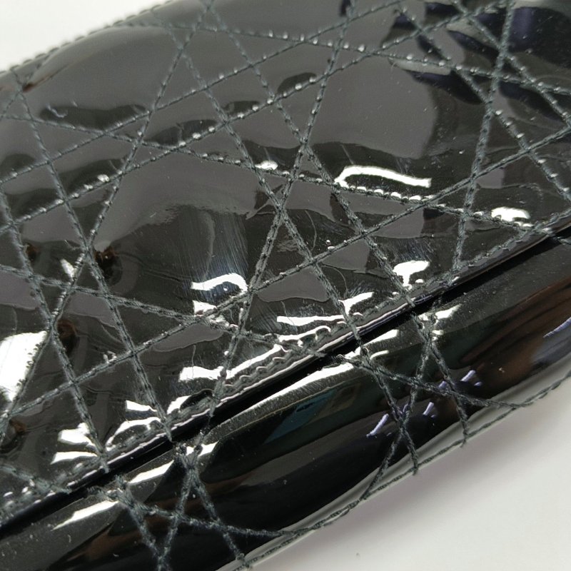 DIOR黑色漆皮藤格紋絎縫錢包金色五金子袋-10