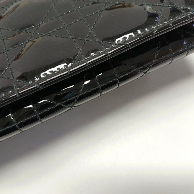 DIOR黑色漆皮藤格紋絎縫錢包金色五金子袋-11