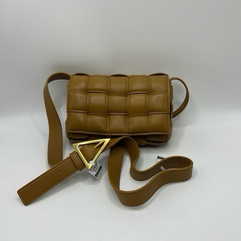 BV cassette焦糖色金扣枕头包单肩包 爆款颜色超级难买，上身超有气场 秋冬色首选 美拉德风