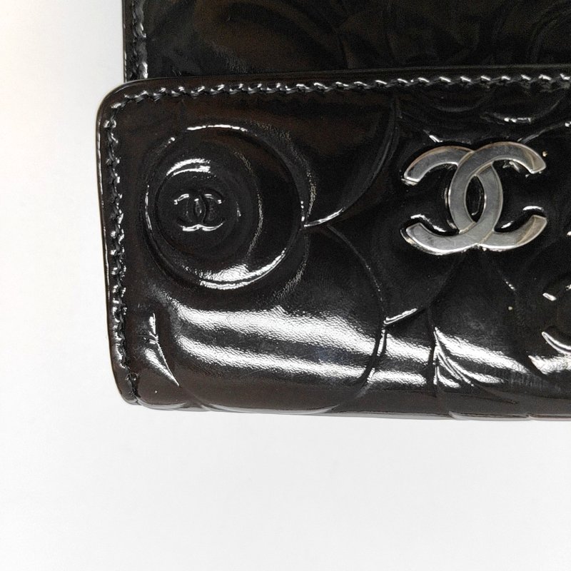 CHANEL黑色漆皮壓紋山茶花錢包銀色五金15開-9