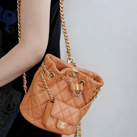 Chanel 23A子母後背包橙色金扣芯片款17*15*12 99新配件塵袋
