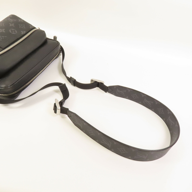 LOUIS VUITTON Monogram Eclipse/Taiga Outdoor Messenger銀扣肩背袋-4