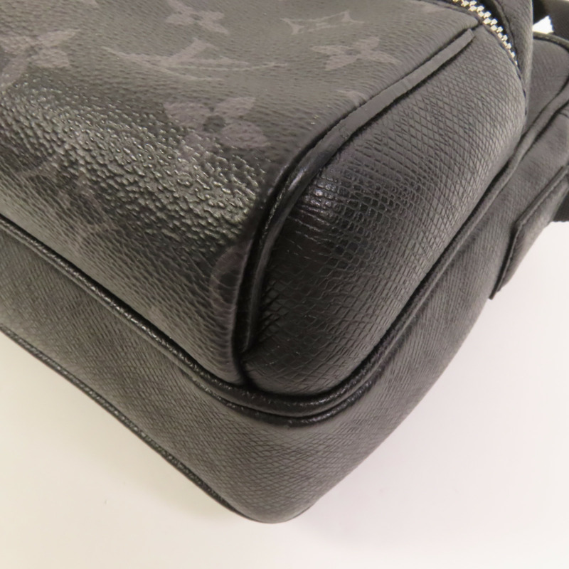 LOUIS VUITTON Monogram Eclipse/Taiga Outdoor Messenger銀扣肩背袋-10