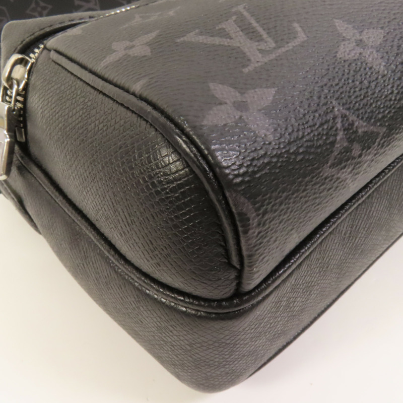 LOUIS VUITTON Monogram Eclipse/Taiga Outdoor Messenger銀扣肩背袋-12