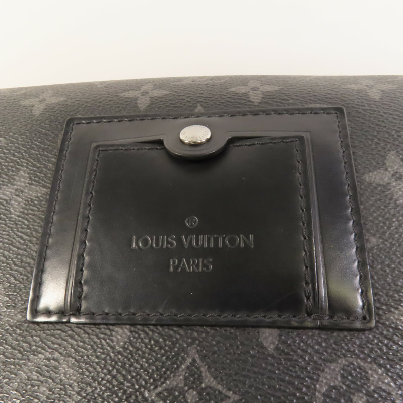 LOUIS VUITTON Monogram Eclipse/Taiga Outdoor Messenger銀扣肩背袋-6