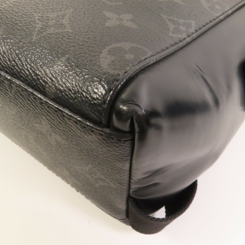 LOUIS VUITTON Monogram Eclipse/Taiga Outdoor Messenger銀扣肩背袋-12