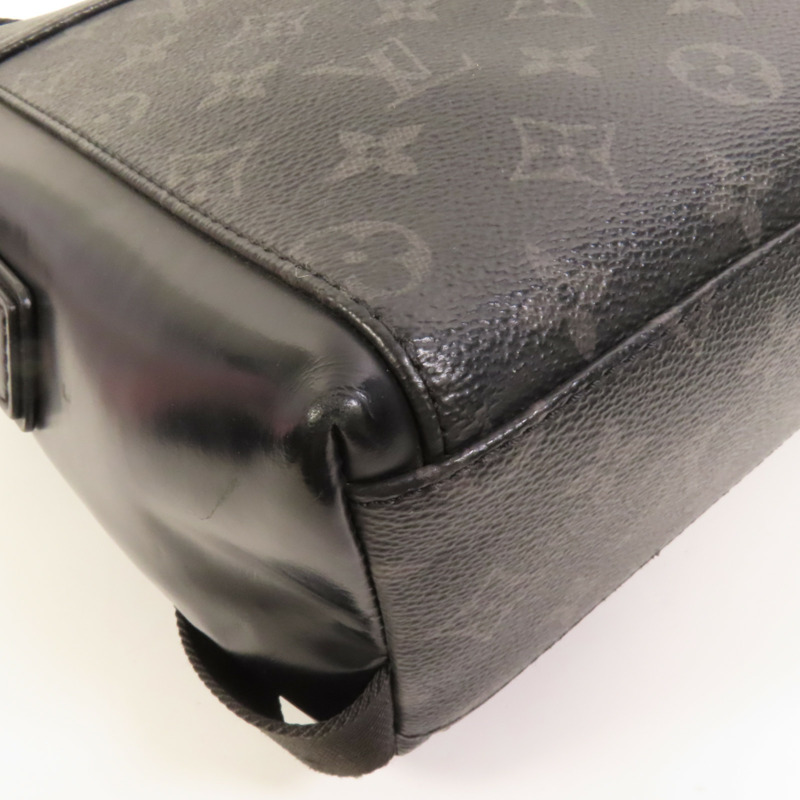LOUIS VUITTON Monogram Eclipse/Taiga Outdoor Messenger銀扣肩背袋-13