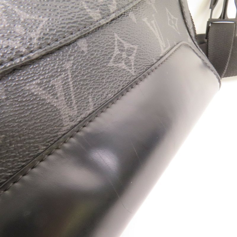 LOUIS VUITTON Monogram Eclipse/Taiga Outdoor Messenger銀扣肩背袋-14