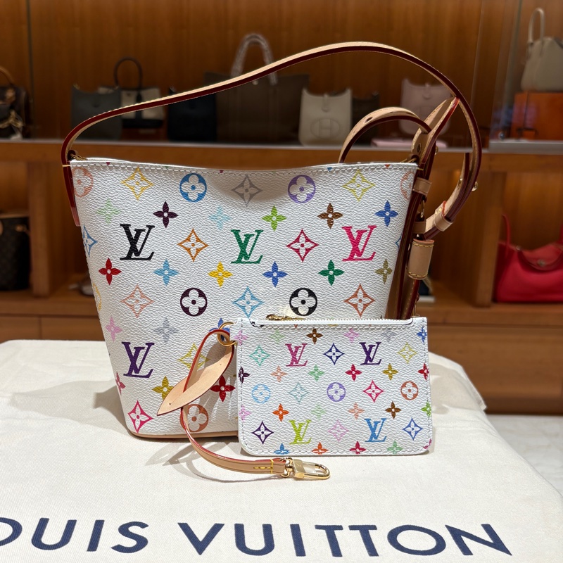 Louis Vuitton-0