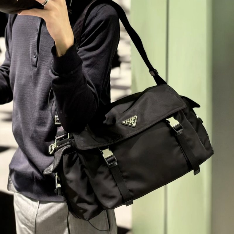 🎊新年特賣🧧Prada 2VD082 Explore Re-Nylon 及皮革多口袋肩背包 黑色-1