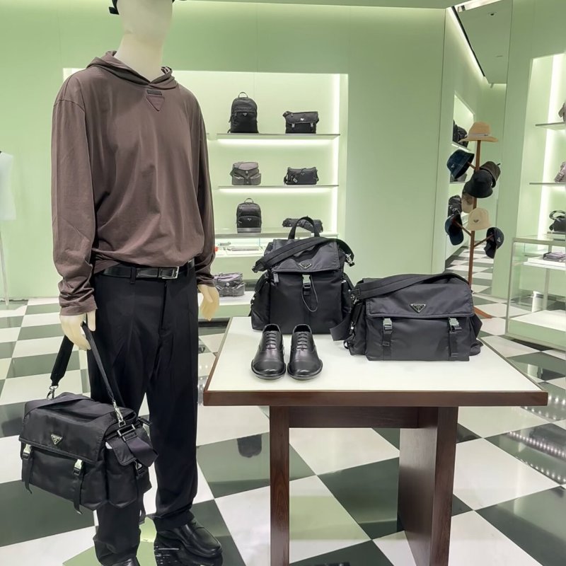 🎊新年特賣🧧Prada 2VD082 Explore Re-Nylon 及皮革多口袋肩背包 黑色-2