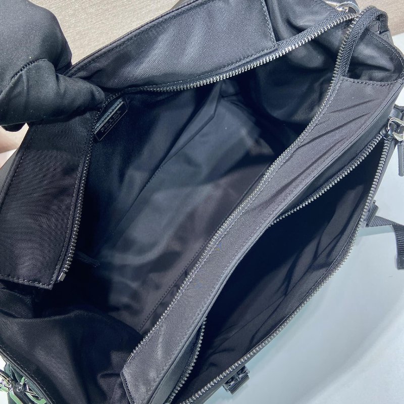 🎊新年特賣🧧Prada 2VD082 Explore Re-Nylon 及皮革多口袋肩背包 黑色-9