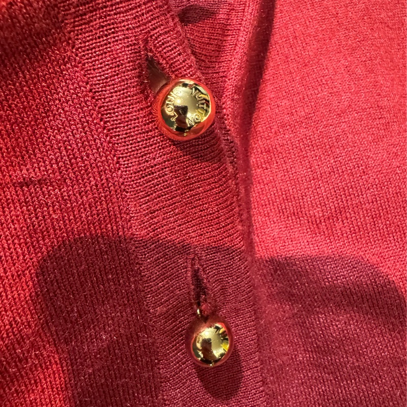 《新歡舊愛》正品LV路易威登深紅色絲質針織大V領上衣S-7