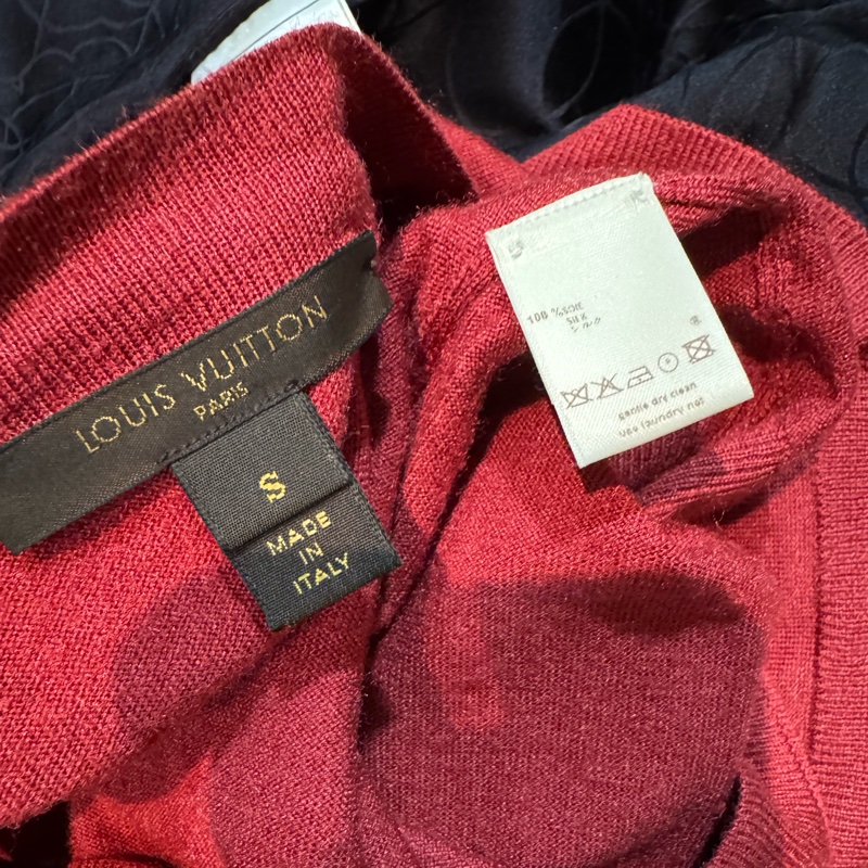 《新歡舊愛》正品LV路易威登深紅色絲質針織大V領上衣S-10