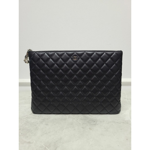 【包稅】CHANEL 黑色羊皮銀色火箭吊墜經典手拿包（大號）