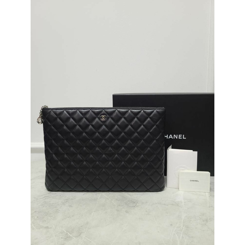 【包稅】CHANEL 黑色羊皮銀色火箭吊墜經典手拿包（大號）-8